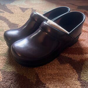 Dansko Professional Clog - Size 42 - Cordovan Cabrio
